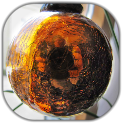 Spiegelung in Weihnachtskugel